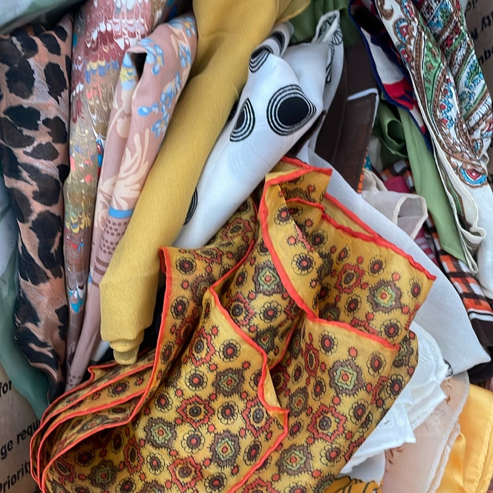 Mystery vintage scarf pull
